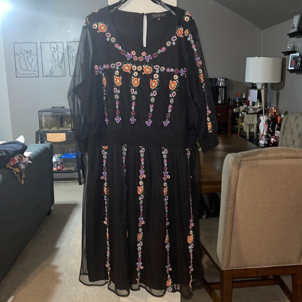 ELOQUII Black flower embroidered dress. Size 20